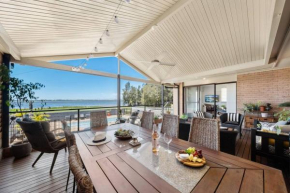 The Lake House - Luxury home with Pool, Berkeley Vale